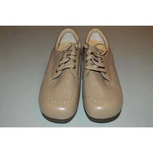 Women's CLINIC Villager Taupe Leather Tie Oxford Comfort Shoe Size 6 2W - Picture 2 of 8